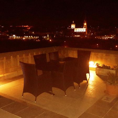 Luxury Apartment - Fort Chambray Ghajnsielem Bagian luar foto