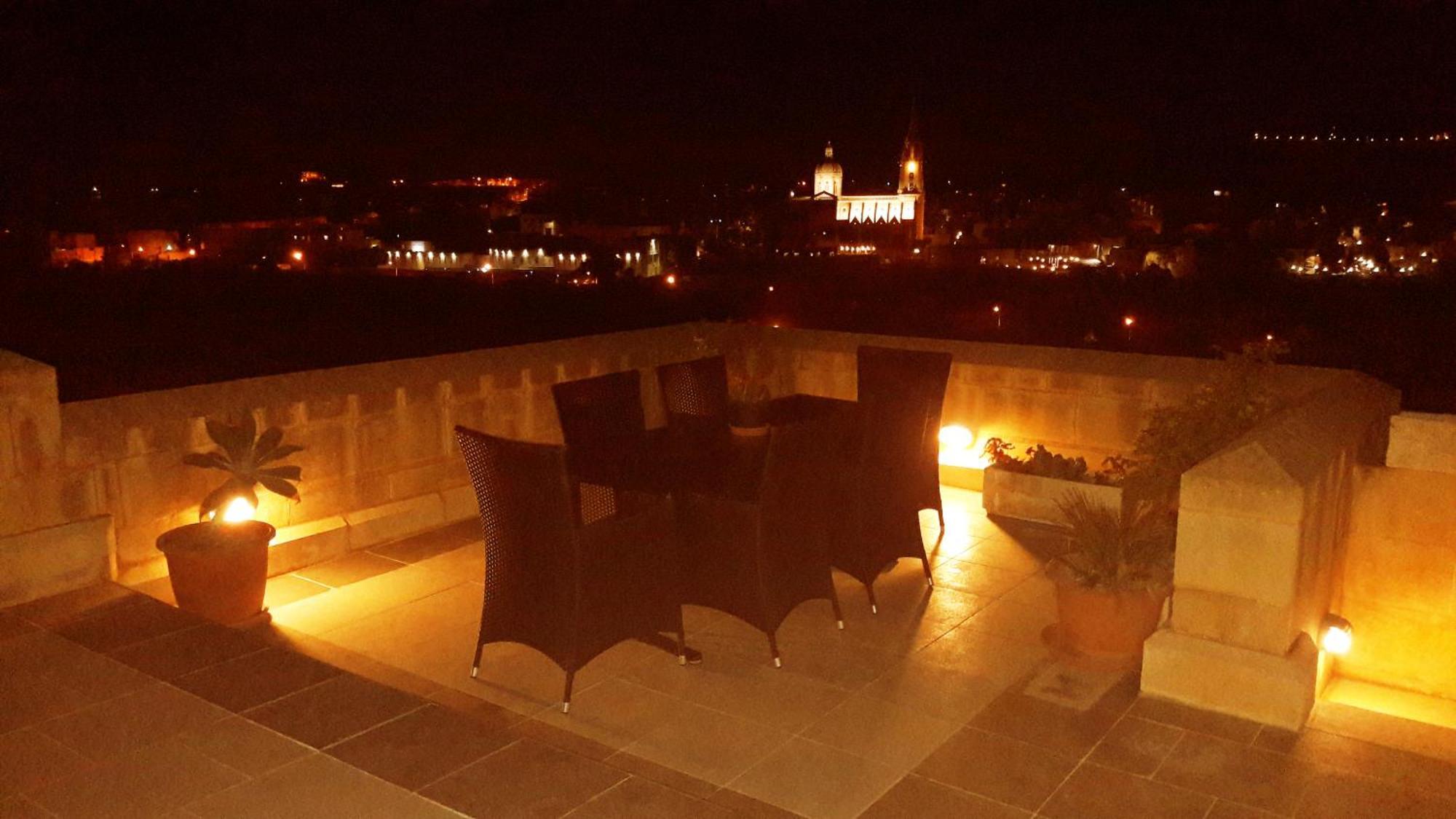 Luxury Apartment - Fort Chambray Ghajnsielem Bagian luar foto