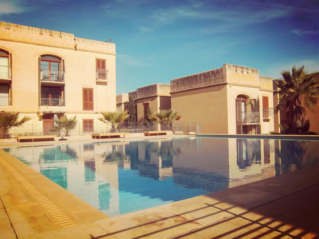 Luxury Apartment - Fort Chambray Ghajnsielem Bagian luar foto