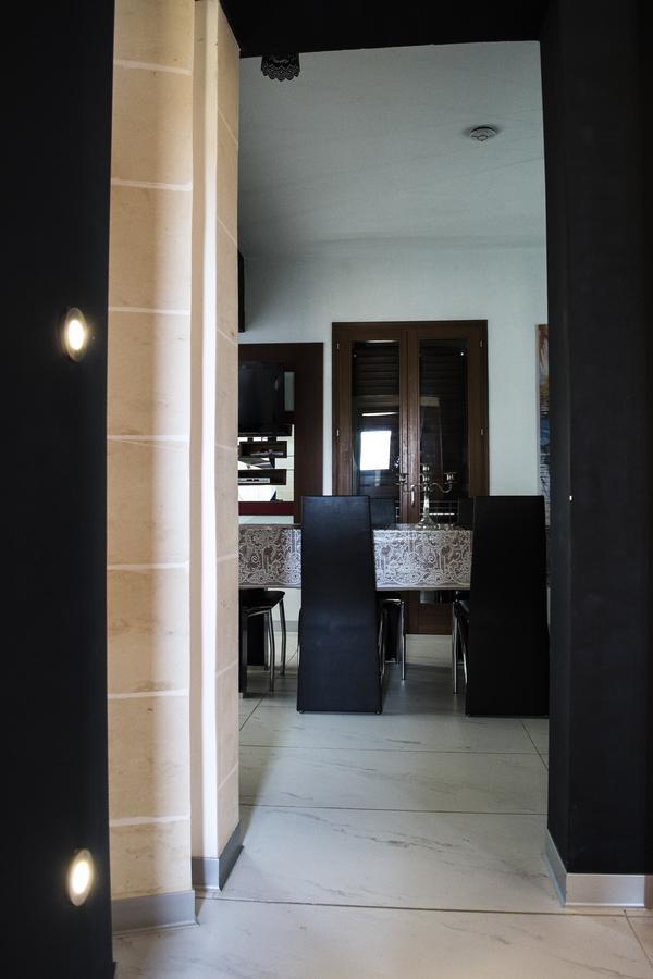 Luxury Apartment - Fort Chambray Ghajnsielem Bagian luar foto