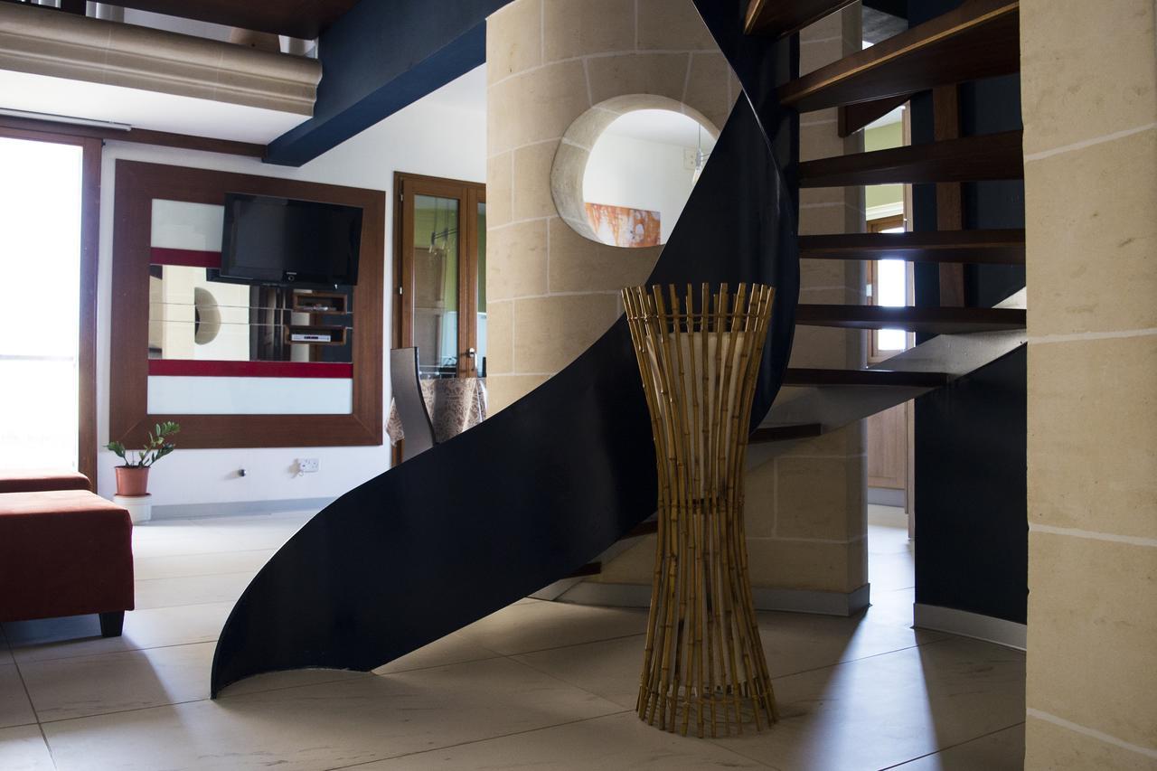 Luxury Apartment - Fort Chambray Ghajnsielem Bagian luar foto